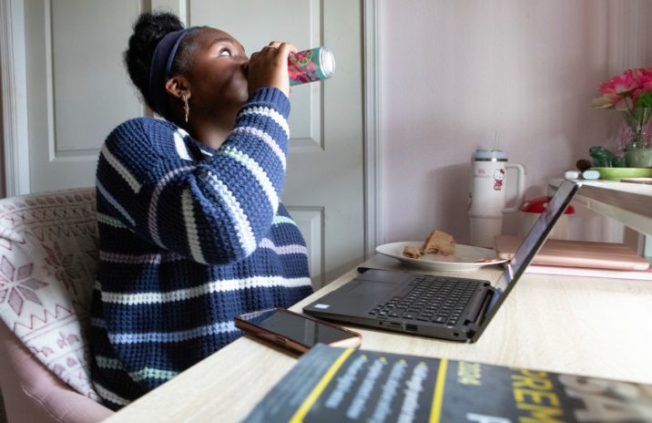 Alto consumo de energético por adolescentes aumenta ansiedade, atrapalha as aulas e causa convulsões