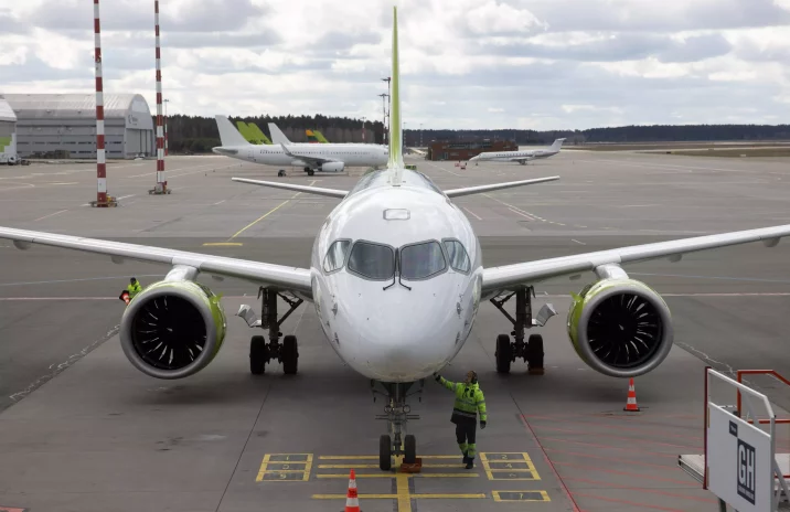 O Airbus A220 deveria ser o avião do futuro, mas ele mal consegue sair do chão