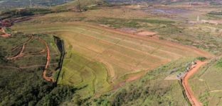 Imagem aérea da barragem Forquilha III, em Ouro Preto (MG)