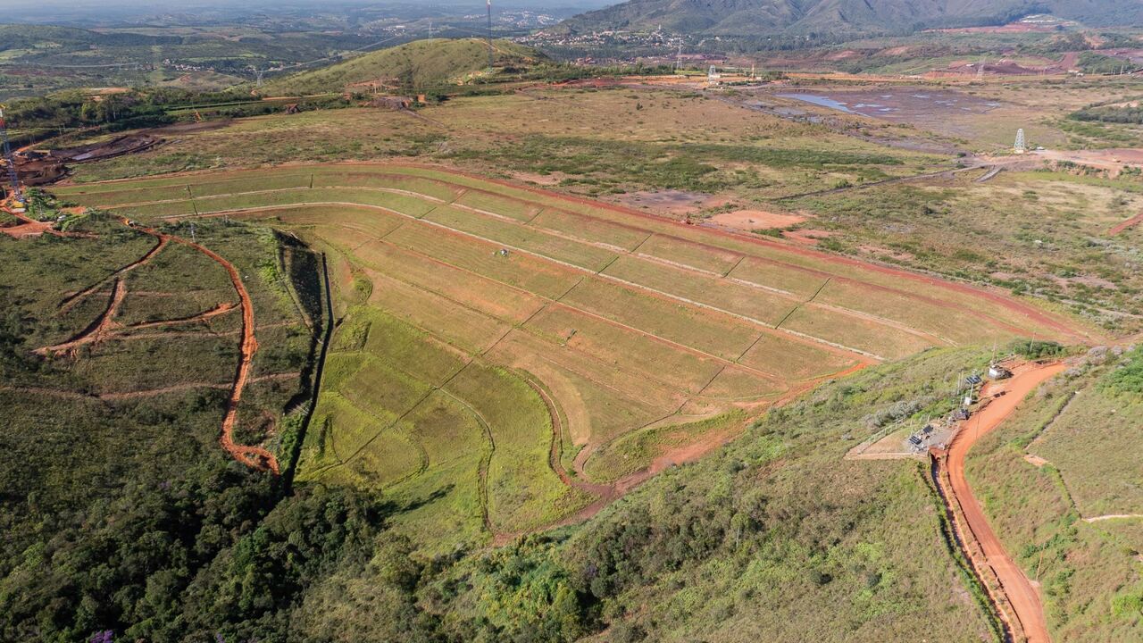 Imagem aérea da barragem Forquilha III, em Ouro Preto (MG)