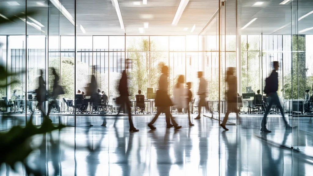 Pessoas caminhado para o trabalho