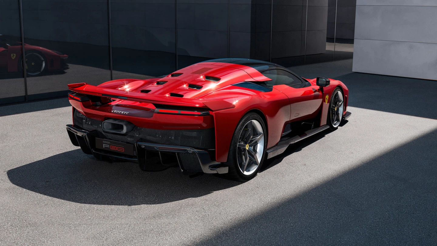 Ferrari F80 vista de trás