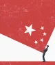 Figura humana em preto e branco segura uma superfície triangular branca contra um fundo vermelho com estrelas, remetendo à bandeira da China.