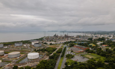 Foto de 2023 da refinaria de petróleo de Mataripe, perto de Salvador, na Bahia