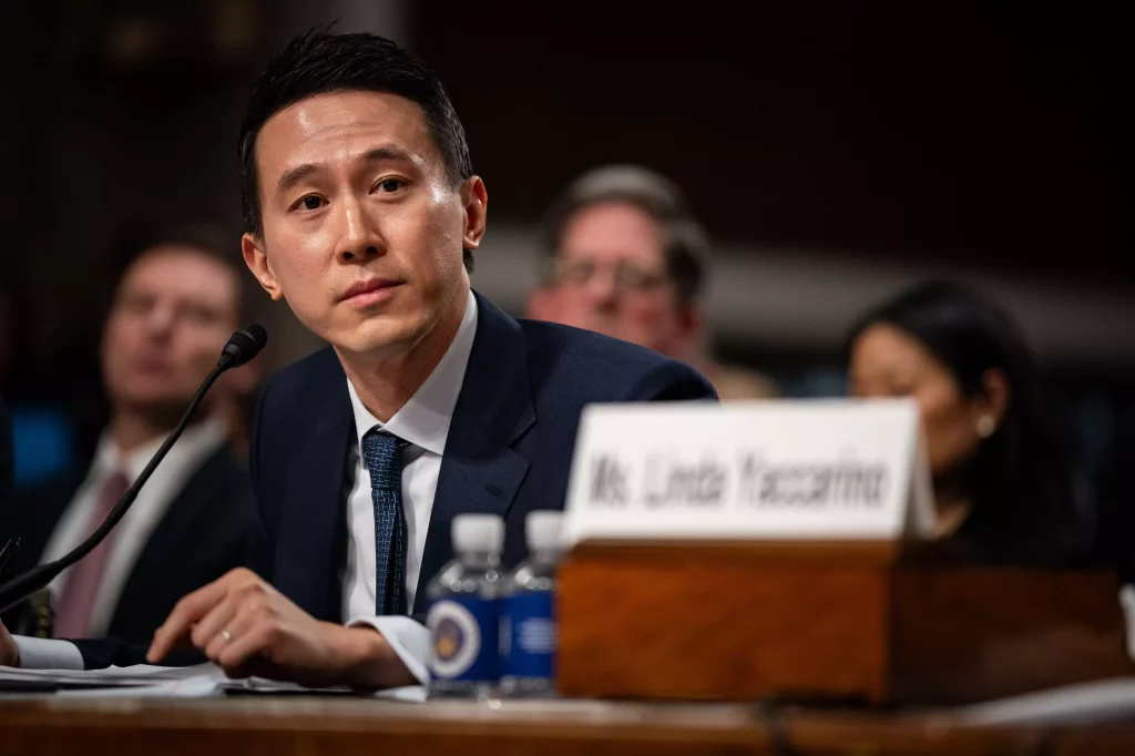 Shou Zi Chew, CEO do TikTok, em audiência no Senado dos Estados Unidos em janeiro de 2024. 

Créditos: Kent Nishimura/Bloomberg 