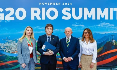 Luiz Inácio Lula da Silva recebe o presidente da Argentina Javier Milei, durante cumprimentos aos líderes do G20