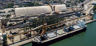 Terminal de grãos da CLI no porto de Santos